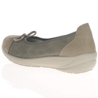 G-Comfort - P-9530TC Leather Bow Pumps, Light Grey 3
