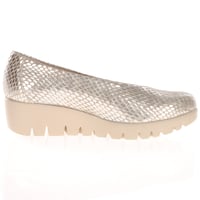 Wonders - 33100 Fly Wedge Pumps, Metallic Snake 3