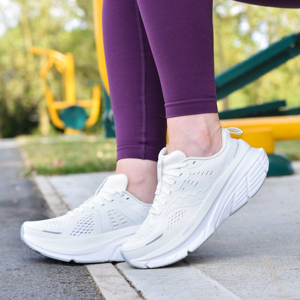 Saucony - Guide 18 Trainers - Ivory 1
